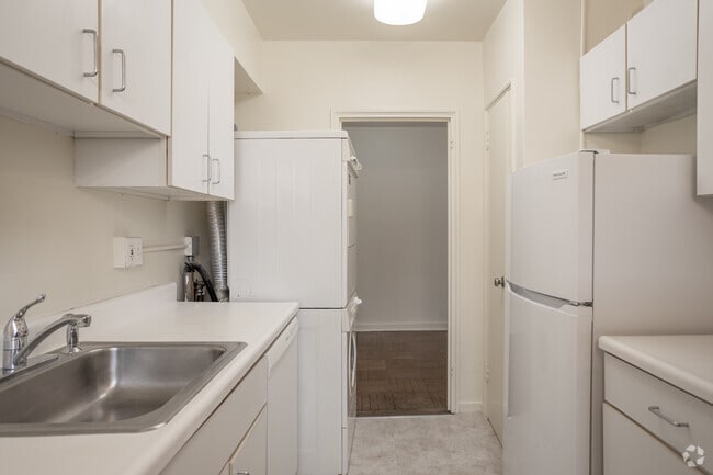 Kitchen - Mermont Plaza Apartments