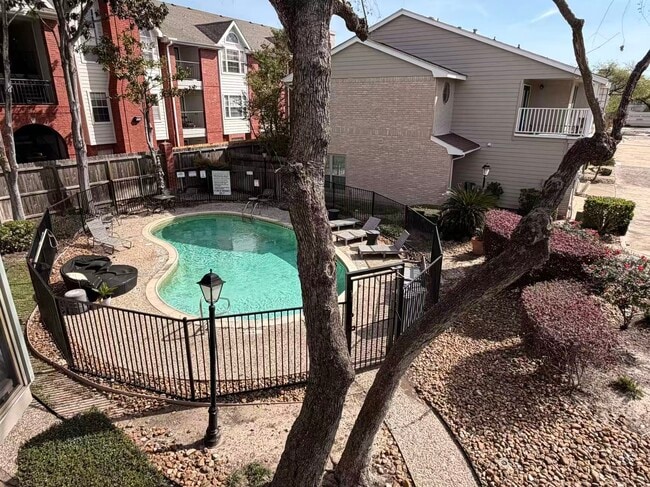 Photo - 2220 Bering Dr Unidad 12