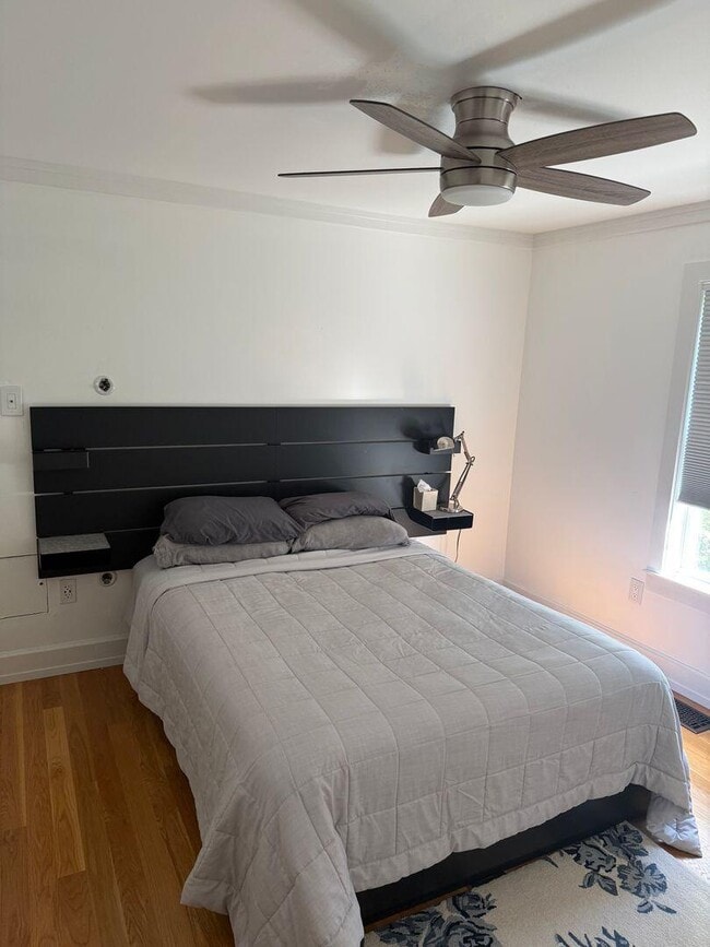 Photo - 422 Canterbury Ct NW