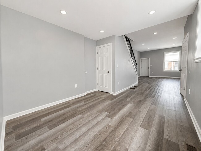 Photo - 924 Maple Terrace
