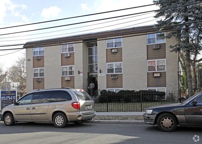 Cleveland Gardens - 204 Cleveland Street