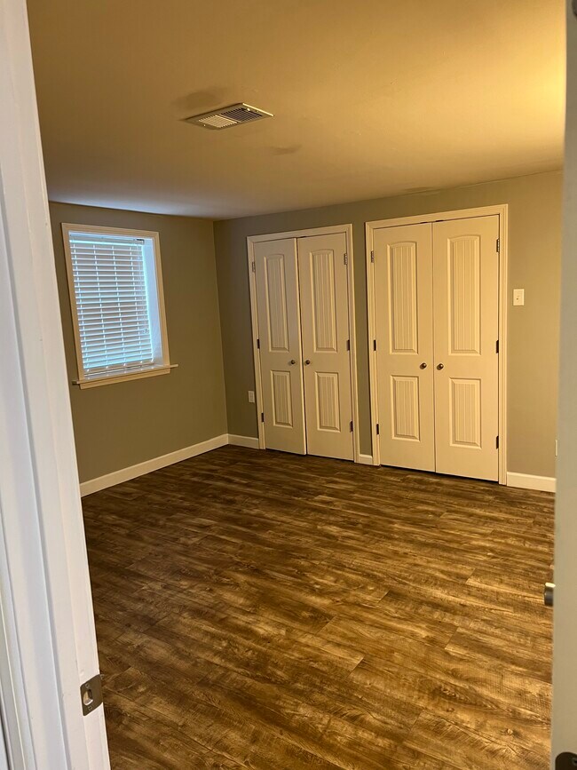 Photo - Twelve Oak Apartments Unit 100