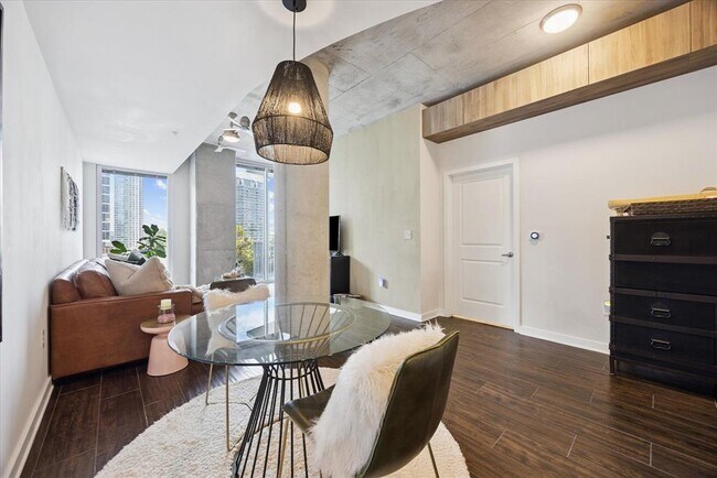 Photo - 360 Nueces St Unidad 1012