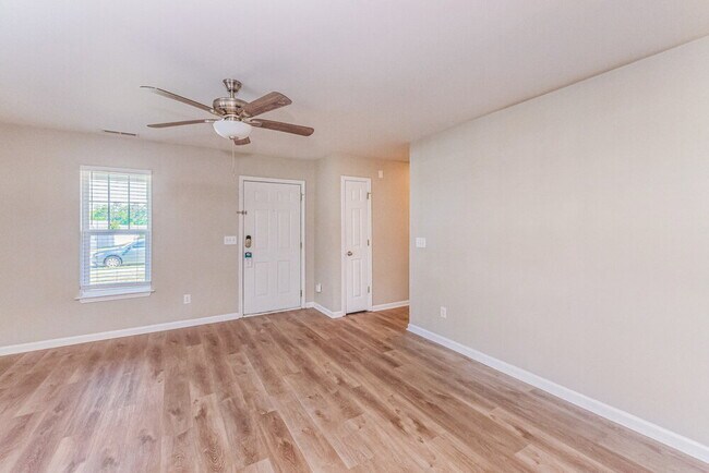 Photo - 821 Skinner Dr