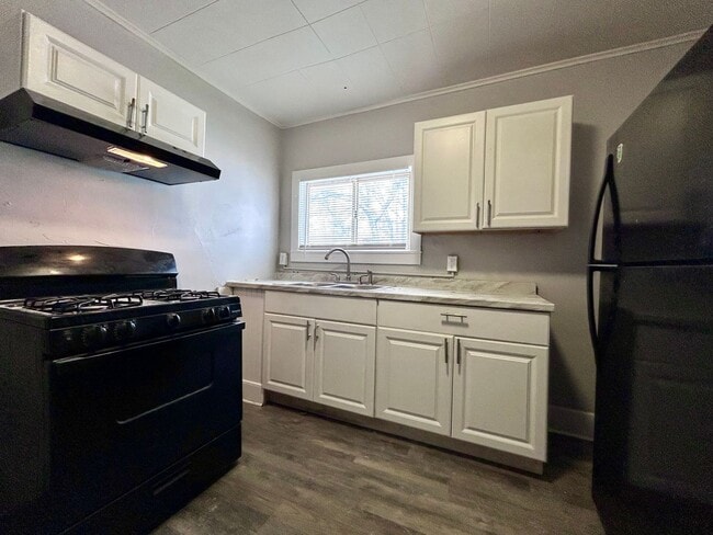 Building Photo - 2513 Sanford St Unit #2