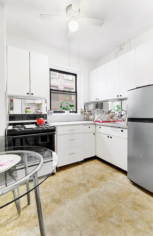 Photo - 135 W 16th St Unit 3-2