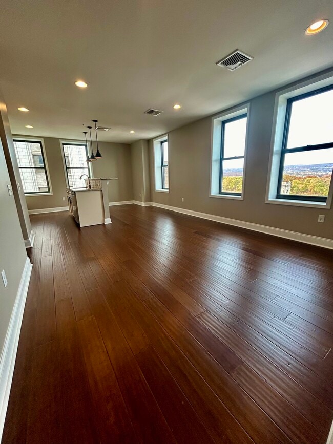 19 W Market St Unit 701