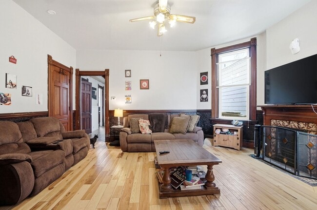 Photo - 6 bed/2 bath on Rohs St., Mins. from UC for Only $650/pp ($3900/mo)!