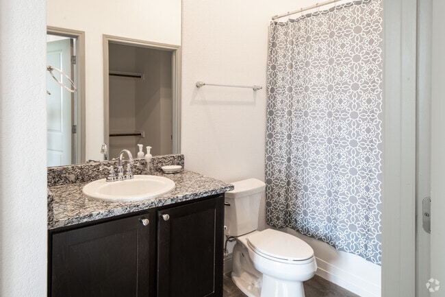 1HAB, 1BA - 744 ft² - The Hudson on Lake Travis (WATERFRONT!)