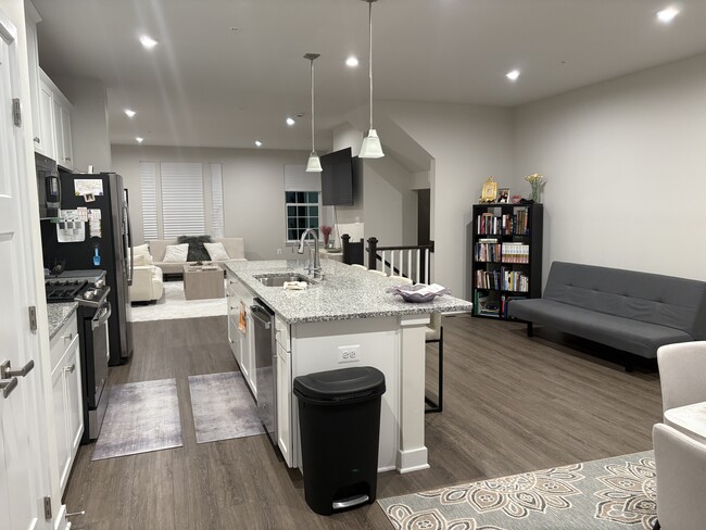 Photo - 16573 Fife Way