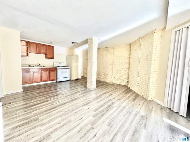 Building Photo - 125 Hillside Ave Unit B2