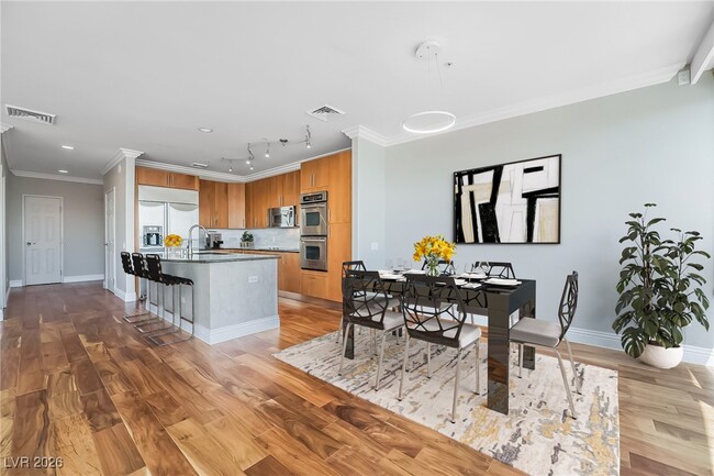 Building Photo - 200 W Sahara Ave Unit 3906