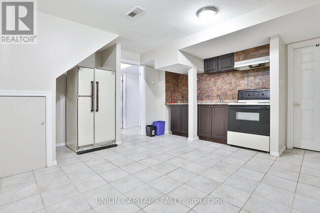 Photo - 168 Old Sheppard Ave