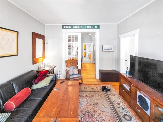 Building Photo - 593 Centre St Unit 3