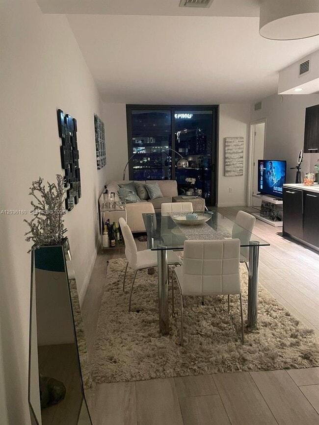 Photo - 45 SW 9th St Unidad 1409