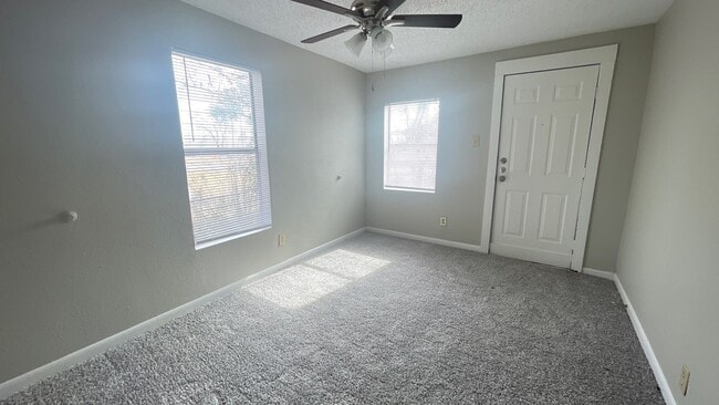 Photo - 918 3rd Ave S