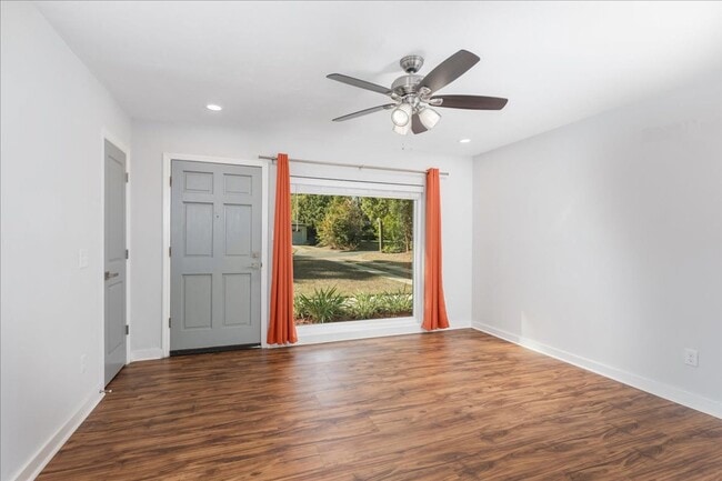 Photo - 3 Bed / 2 Bath in Levy Park