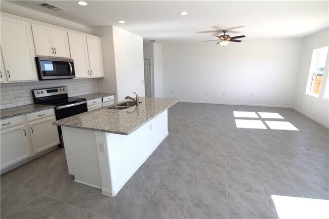 Photo - 6705 Routenburn St