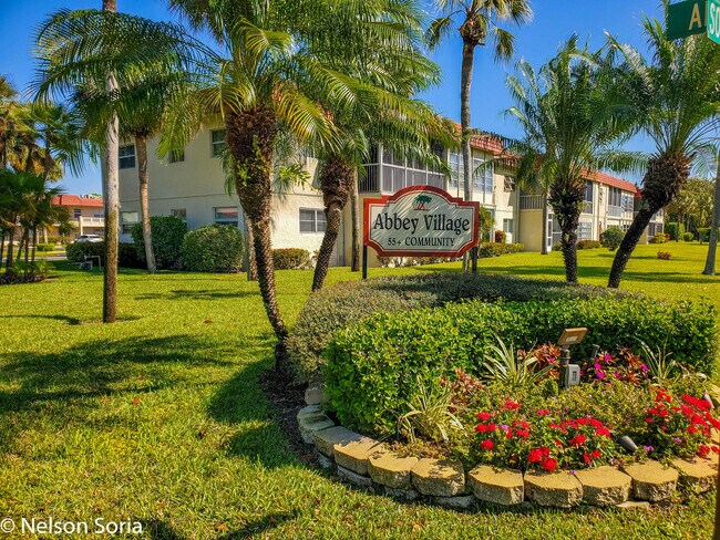 Photo - 4 Abbey Ln Unit 104