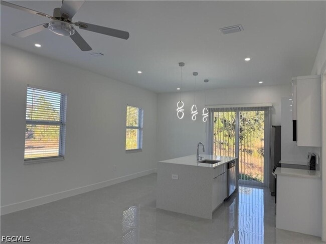 Photo - 207 W 15th St