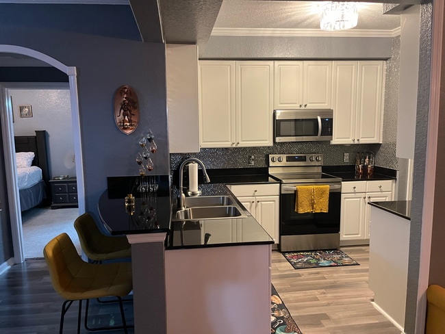 Building Photo - A. Roberts Condo Unit 9421