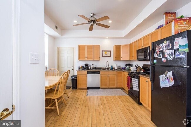 Building Photo - 2460 Emerald St Rental
