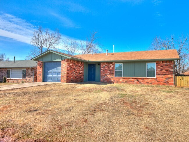 Photo - 4 bedroom 2 bath home in Tecumseh!