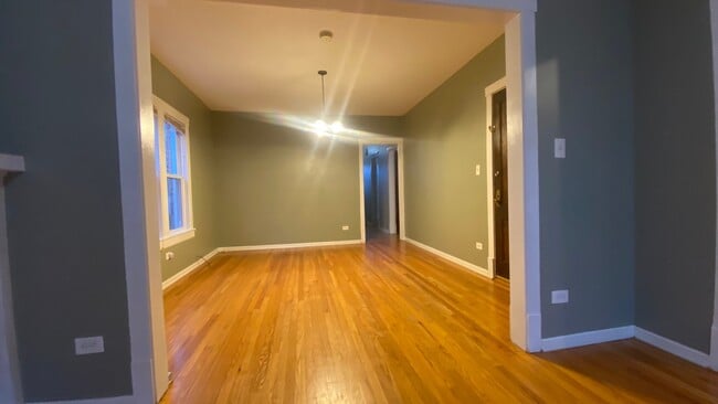 5235 W Montrose Ave Unit 2