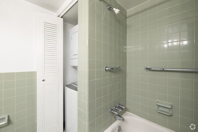 2BD, 1BA - 845SF