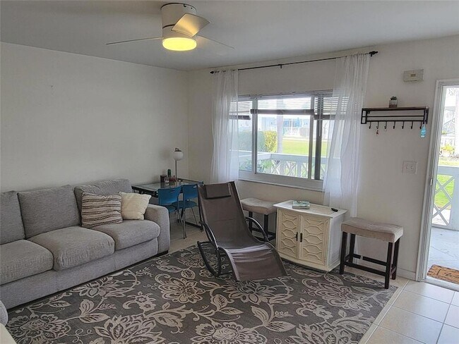 Photo - 2170 NE 51st Ct Unidad B7