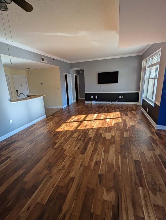 Building Photo - 1101 Juniper St NE Unit 327