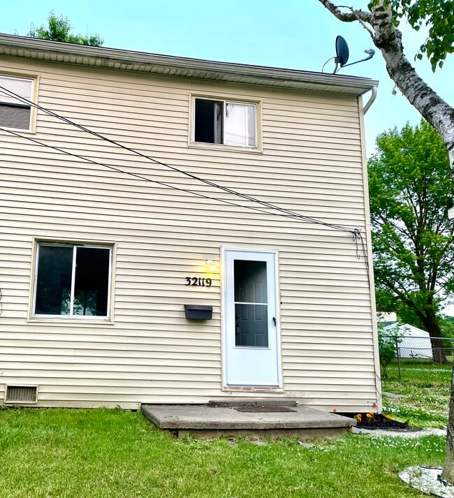 Photo - 32119 Genessee St Unit 32119