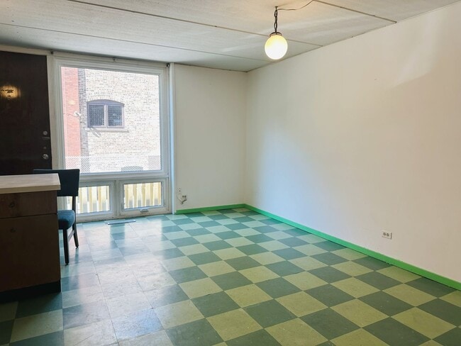 Photo - Hyde Park Town-House for Rent