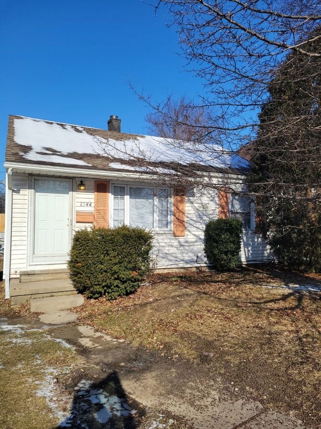 Quaint 2 Bedroom 1 bath home in south Toledo! - Quaint 2 Bedroom 1 bath home in south Toledo!