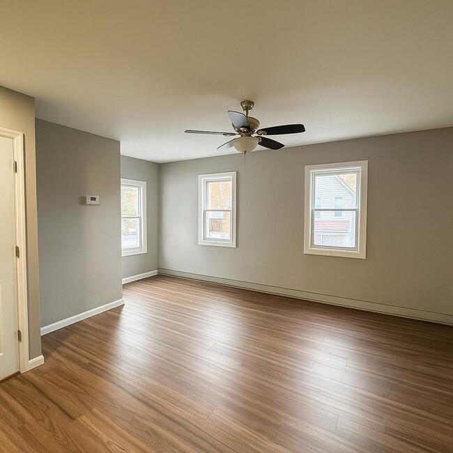 Building Photo - 114 Clinton Street Unit 2FL