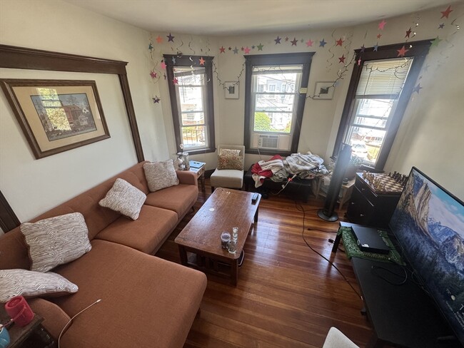 Building Photo - 8 Foskett St Unit 2