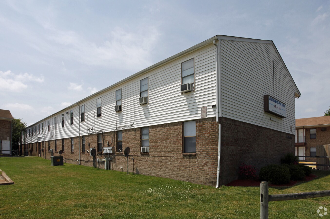 Photo - Twin Gardens Apartments