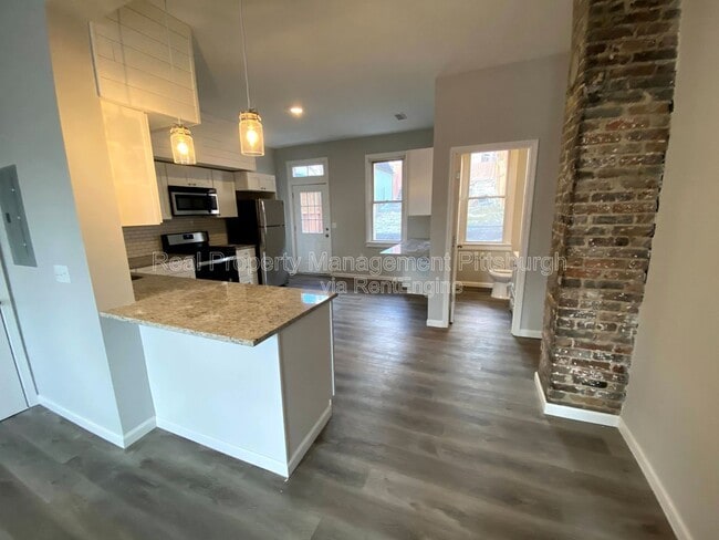 Building Photo - 2140 Lowrie St Unit 2