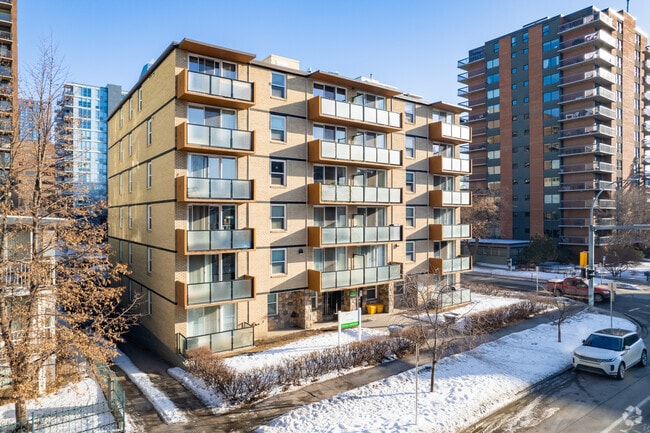 Building Photo - The Rundle