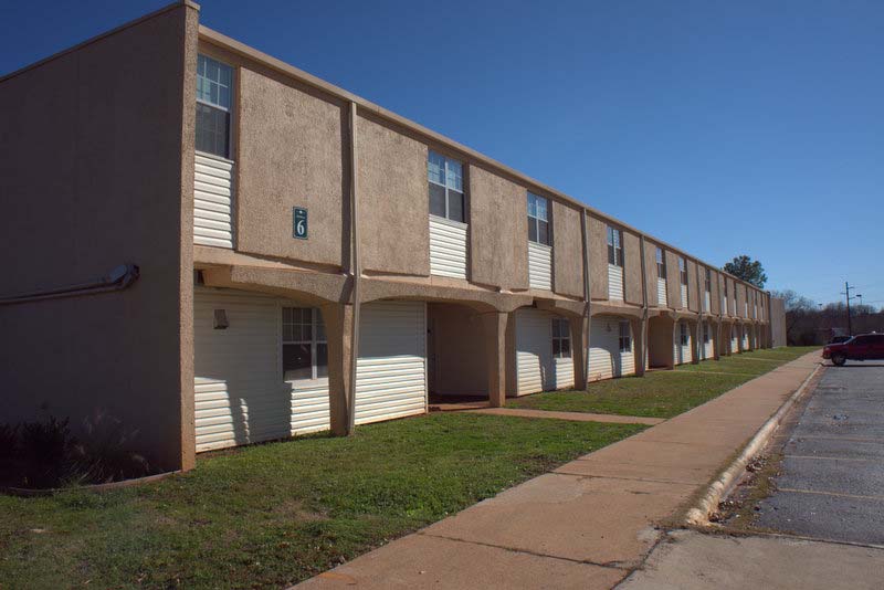 Live Oaks Apartments - Live Oaks Apartments