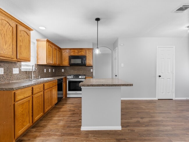 Building Photo - 1023 Santa Fe Ct