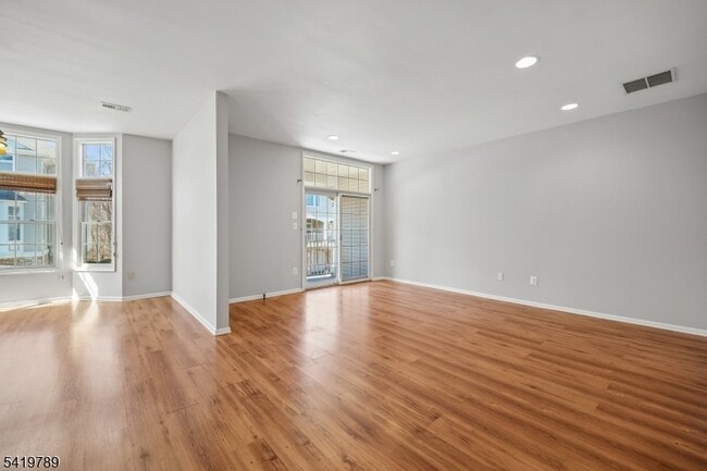 Photo - 915 Kensington Ln