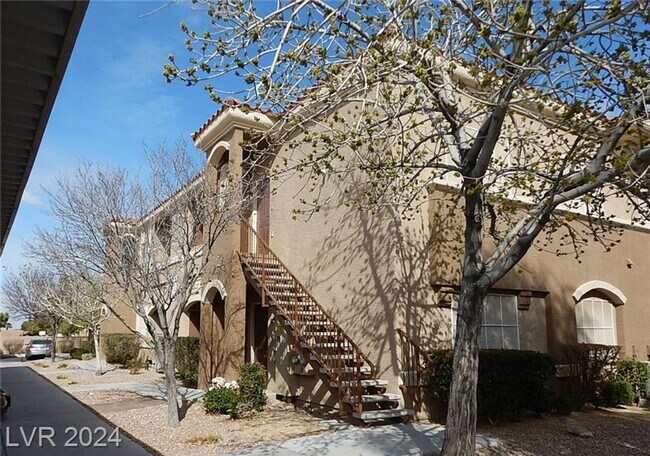 WOW 3 BED CONDO IN SILVERADO RANCH AREA! - WOW 3 BED CONDO IN SILVERADO RANCH AREA! Unit 209