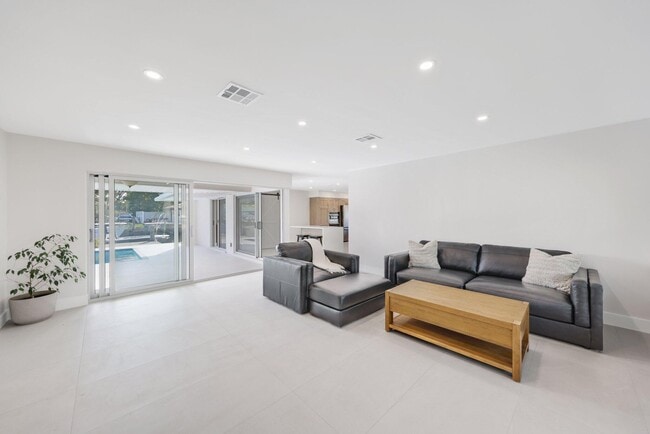 Photo - 2624 SE 9th St