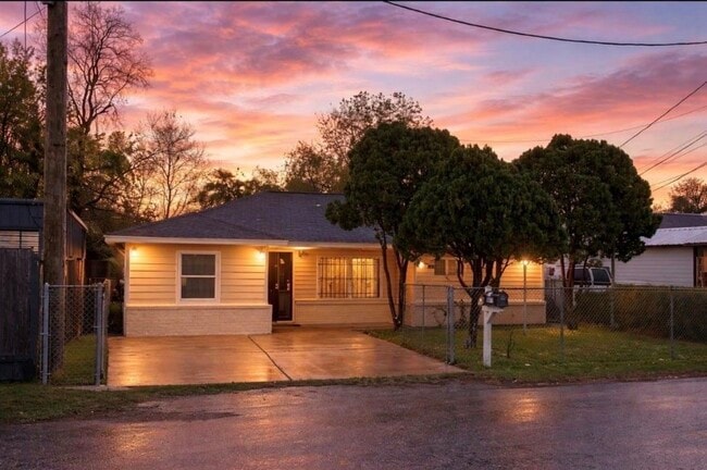 Building Photo - 11216 Rusty St