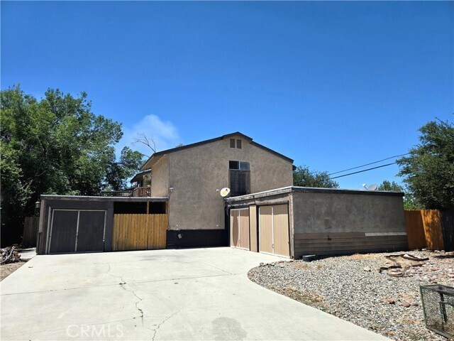 853 Douglas Ct