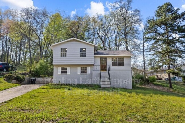 Building Photo - 2836 Creek Ln NE