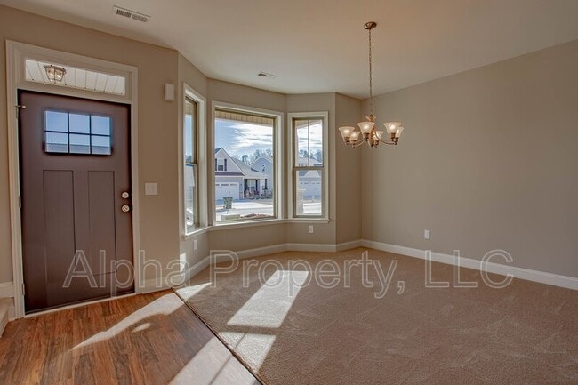 Photo - 104 Creekland Wy