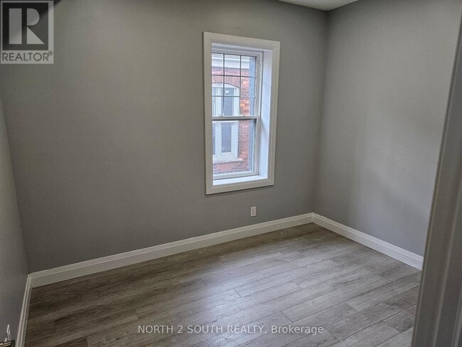 Photo - 427 Colborne St E Unit 5