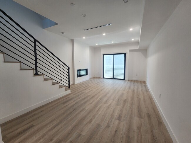 6061 Fulton Ave